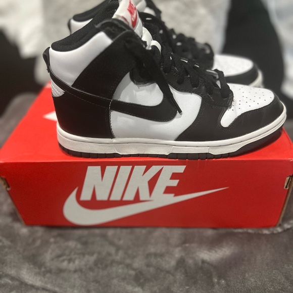 Nike Dunks - Picture 2 of 6